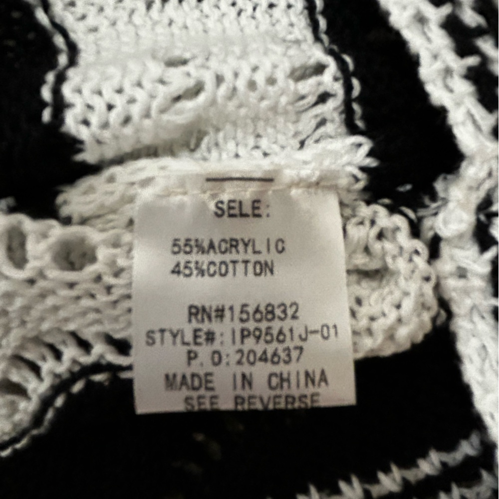 BiBi Monochrome Wave Knit Top - Picture 5 of 5